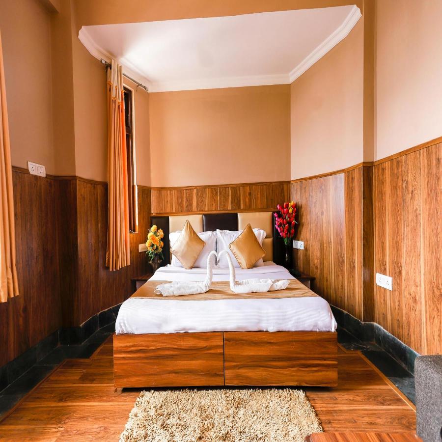 Hotel Varuni Mcleodganj Dharamshala Eksteriør billede