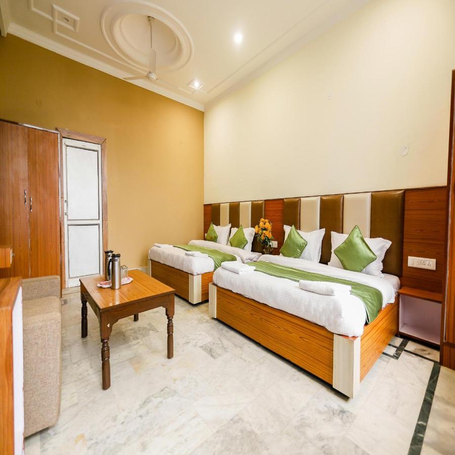 Hotel Varuni Mcleodganj Dharamshala Eksteriør billede