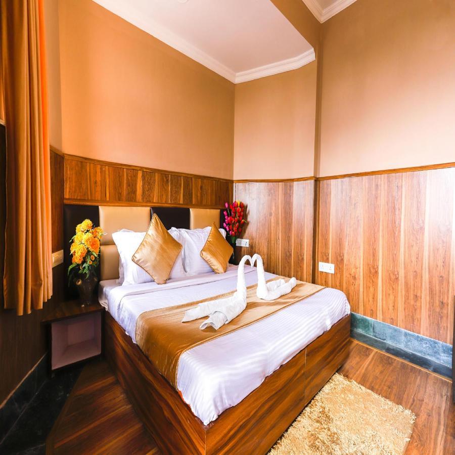 Hotel Varuni Mcleodganj Dharamshala Eksteriør billede